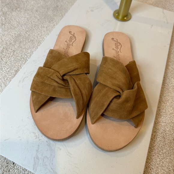 Free People Rio Vista Taupe Sued Flat Sandals Size 36 - Picture 2 of 8
